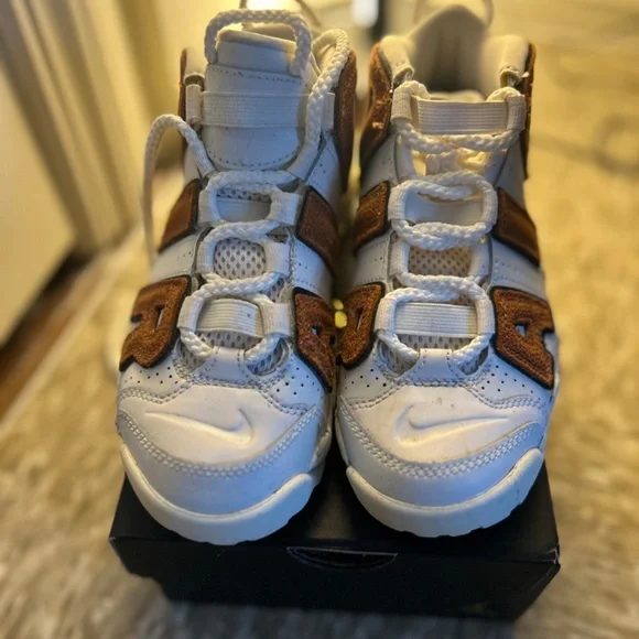 Size 2 Nike air sneakers - Picture 5 of 6